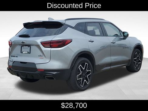 Used 2023 Chevrolet Blazer RS w/ Enhanced Convenience Package AWD/4WD image 3