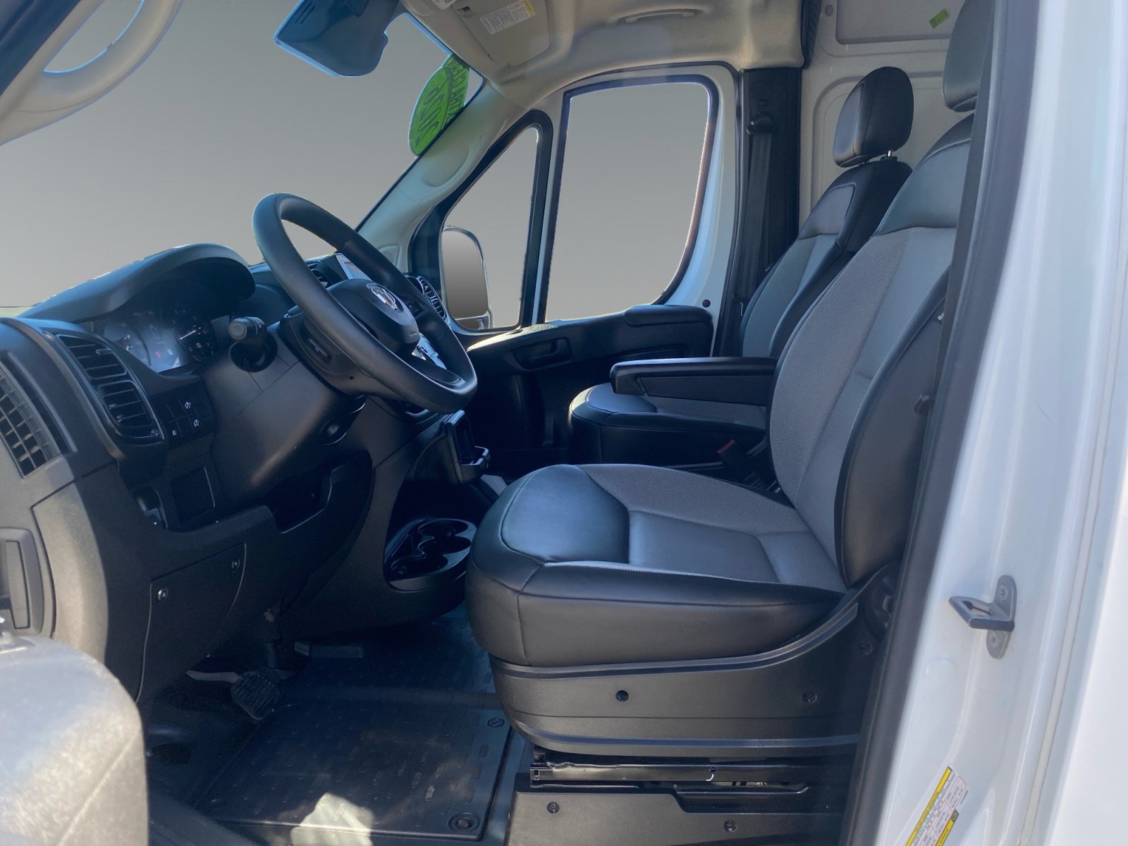 Used 2026 RAM ProMaster 2500 w/ Convenience Group FWD image 9