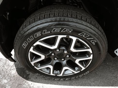 Used 2025 RAM 1500 Laramie w/ Sport Appearance Package AWD/4WD image 9