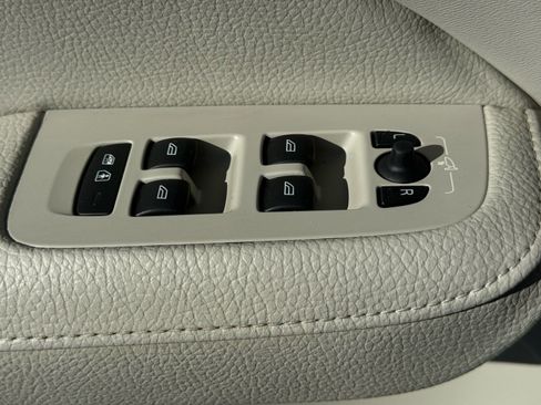 Used 2021 Volvo S60 T5 Momentum w/ Climate Package image 20