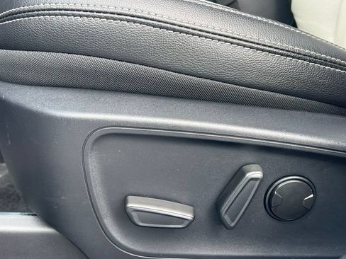 New 2025 Ford Escape SE w/ PHEV Premium Package FWD image 11
