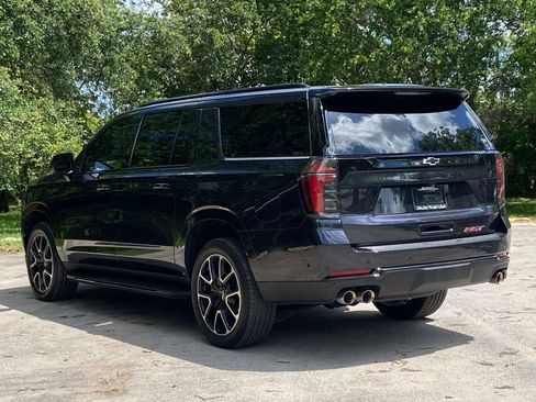 Used 2025 Chevrolet Suburban RST RWD image 5