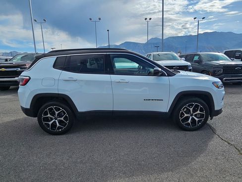 Used 2025 Jeep Compass Limited AWD/4WD image 2