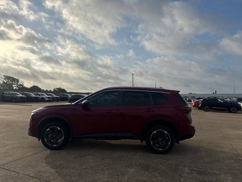 Used 2024 Nissan Rogue SV w/ SV Premium Package FWD image 13