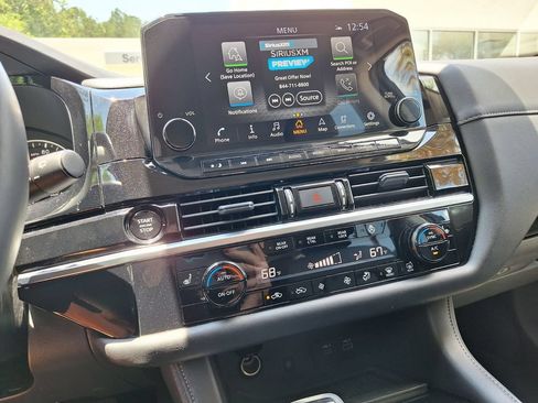 Used 2025 Nissan Pathfinder SL FWD image 13