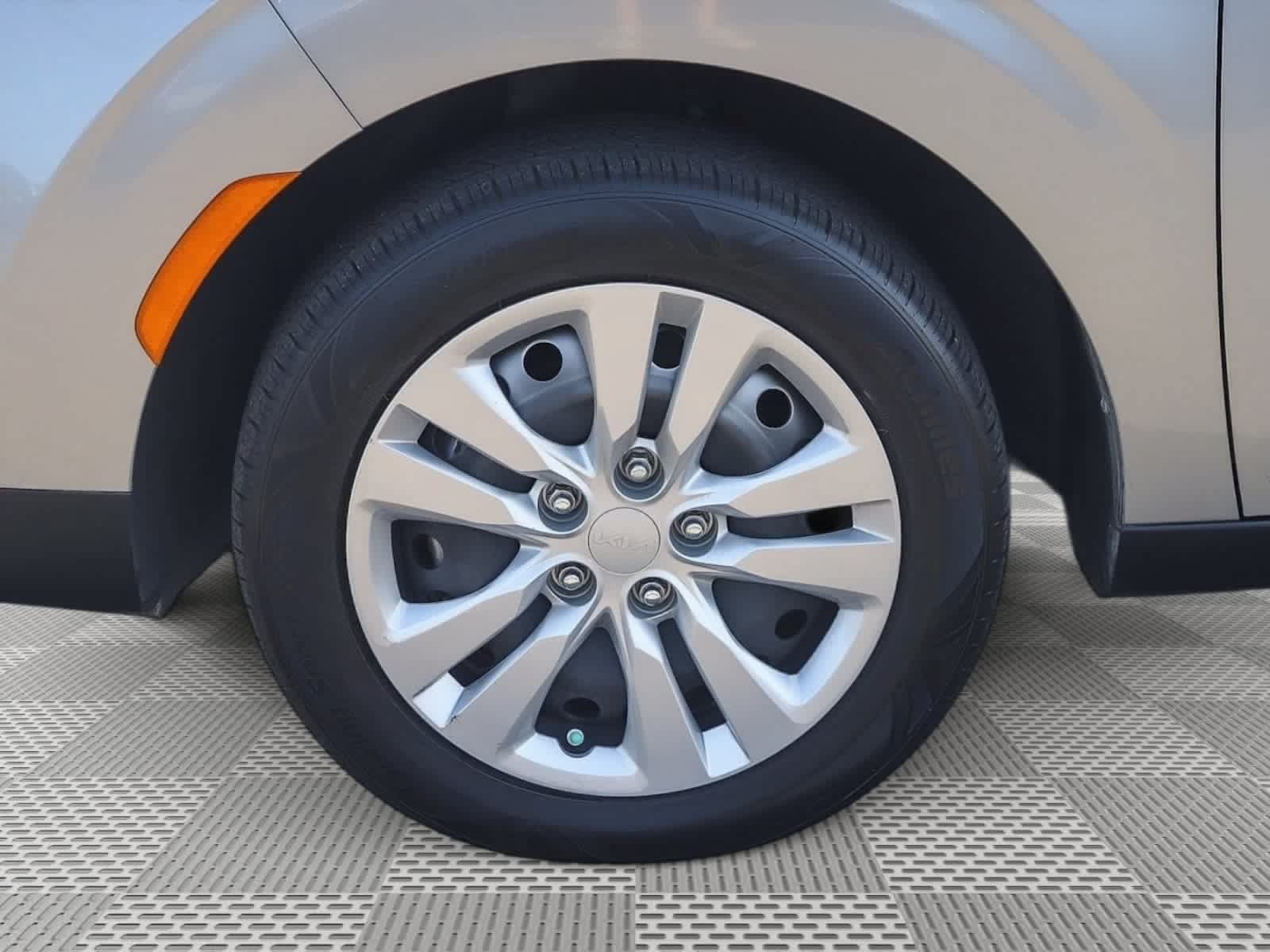 Used 2023 Kia Soul LX FWD image 12