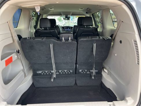Used 2024 Chrysler Pacifica Touring-L FWD image 15