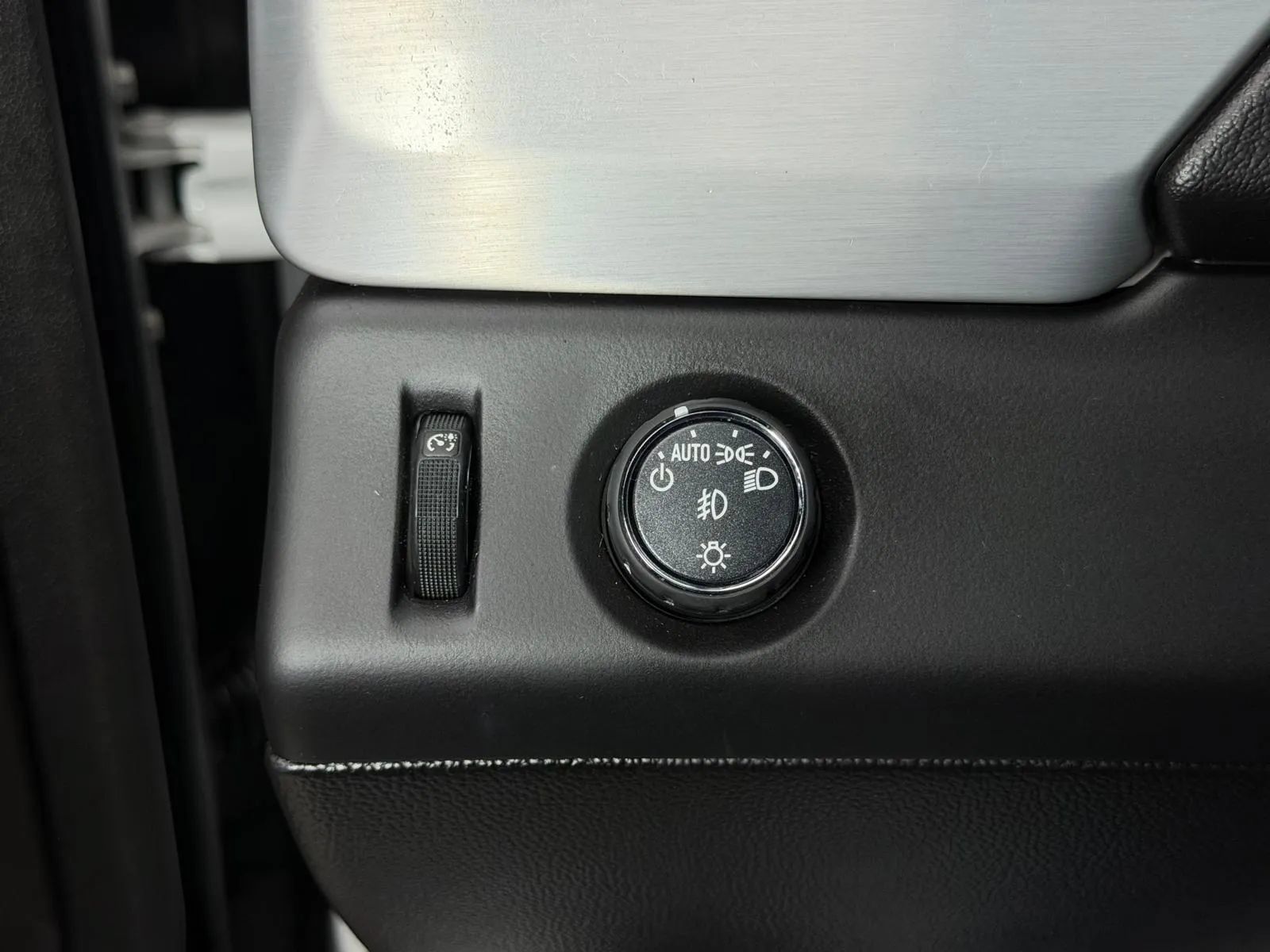 Used 2017 GMC Yukon SLT RWD image 36