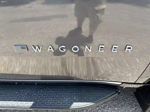 Used 2023 Jeep Wagoneer Series II w/ Premium Group I AWD/4WD image 13