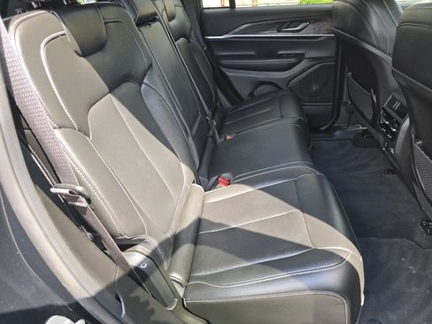 Used 2024 Jeep Grand Cherokee Limited AWD/4WD image 32