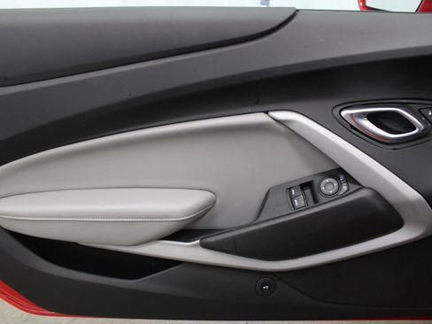 Used 2020 Chevrolet Camaro LT image 11