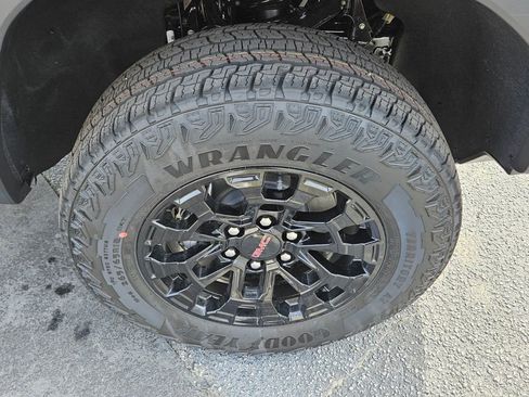 New 2026 GMC Canyon Elevation w/ Convenience Package image 14