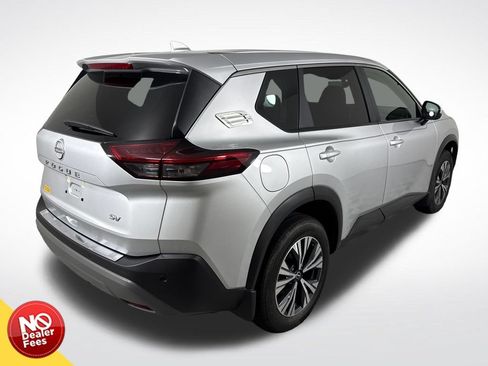 Used 2022 Nissan Rogue SV FWD image 3
