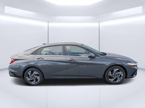 New 2026 Hyundai Elantra Limited FWD image 2