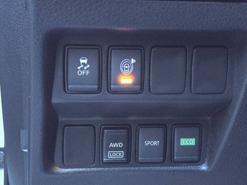 Used 2017 Nissan Rogue SV AWD/4WD image 28