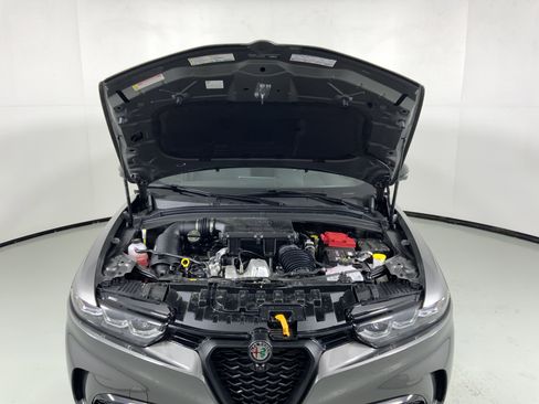 New 2025 Alfa Romeo Tonale w/ Premium Package image 9