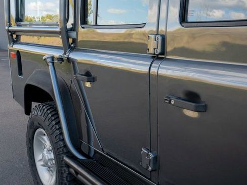 Used 1993 Land Rover Defender 110 image 21