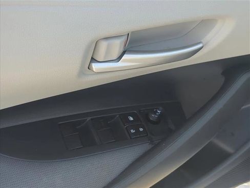 Used 2020 Toyota Corolla LE image 10