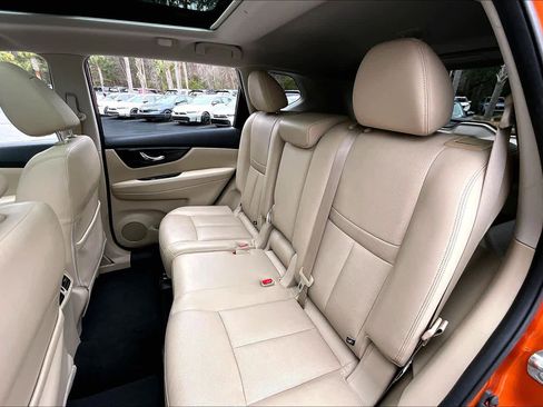 Used 2018 Nissan Rogue SL w/ Premium Package image 20