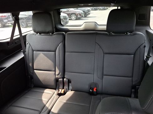 Used 2024 Chevrolet Suburban LT w/ Luxury Package AWD/4WD image 10