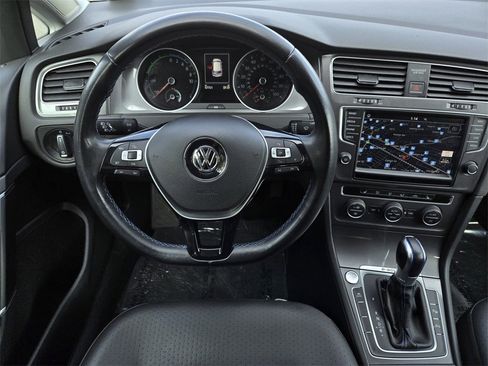 Used 2016 Volkswagen e-Golf SEL Premium w/ Driver Assistance Package image 12