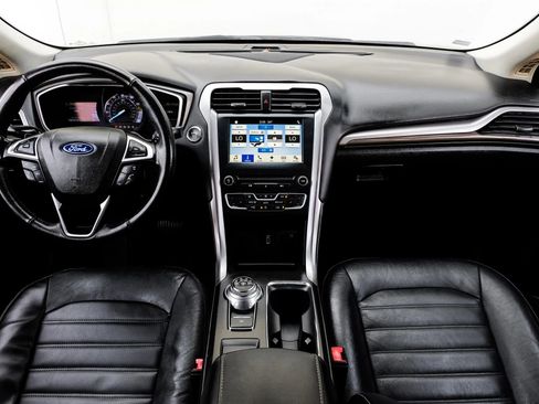 Used 2018 Ford Fusion SE w/ Fusion SE Technology Package FWD image 21