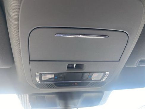 Used 2022 Ford F150 Lariat AWD/4WD image 25
