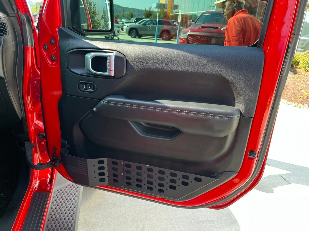 Used 2021 Jeep Wrangler Unlimited Sahara AWD/4WD image 29