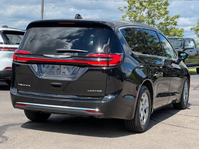 Used 2024 Chrysler Pacifica Limited FWD image 50