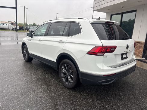 Used 2022 Volkswagen Tiguan SE w/ Panoramic Sunroof Package AWD/4WD image 6