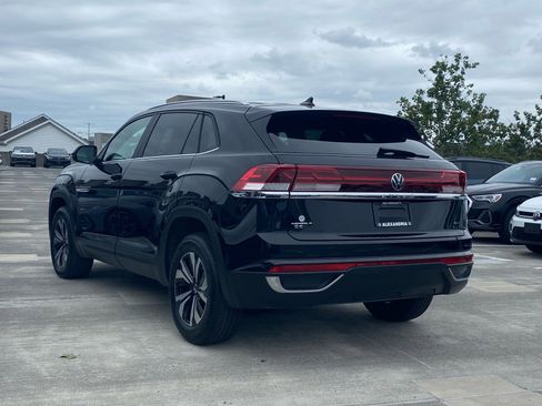Certified 2024 Volkswagen Atlas Cross Sport SE AWD/4WD image 5