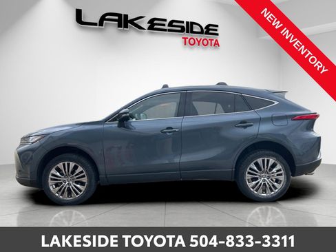 Certified 2023 Toyota Venza XLE image 4