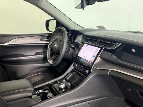 Used 2023 Jeep Grand Cherokee 4WD 4xe w/ Luxury Tech Group II image 30