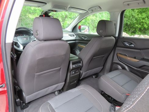 Used 2023 GMC Acadia SLE w/ Driver Convenience Package image 31