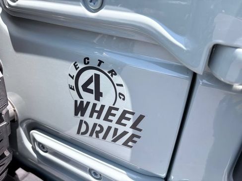 Used 2024 Jeep Wrangler Unlimited AWD/4WD image 28