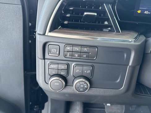 New 2025 Chevrolet Suburban Premier image 26