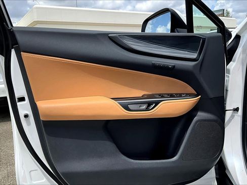 Used 2025 Lexus NX 250 FWD w/ Towing Package (2000 Lbs) image 19