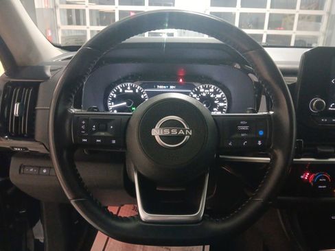 Used 2024 Nissan Pathfinder SV image 15