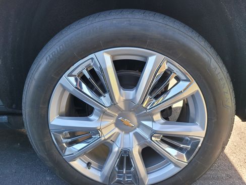Used 2024 Chevrolet Suburban High Country AWD/4WD image 8