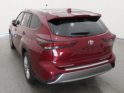 New 2026 Toyota Highlander Platinum AWD/4WD image 6