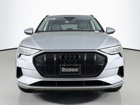 Used 2019 Audi e-tron Prestige w/ Prestige Package AWD/4WD image 2