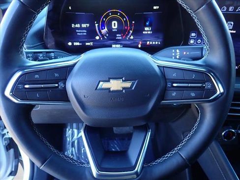 Used 2025 Chevrolet Traverse LT image 14