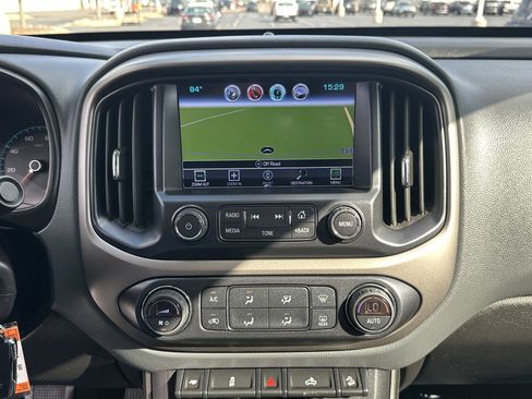 Used 2017 Chevrolet Colorado Z71 image 24