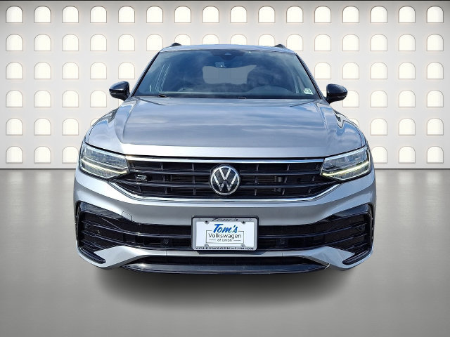 Used 2022 Volkswagen Tiguan SE R-Line AWD/4WD image 2