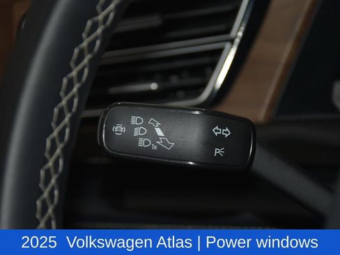Used 2025 Volkswagen Atlas SE FWD image 10