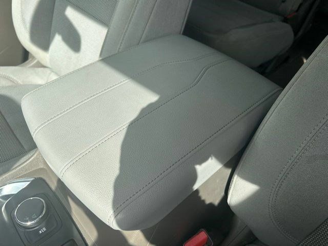 Used 2021 Chevrolet Traverse LT FWD image 32