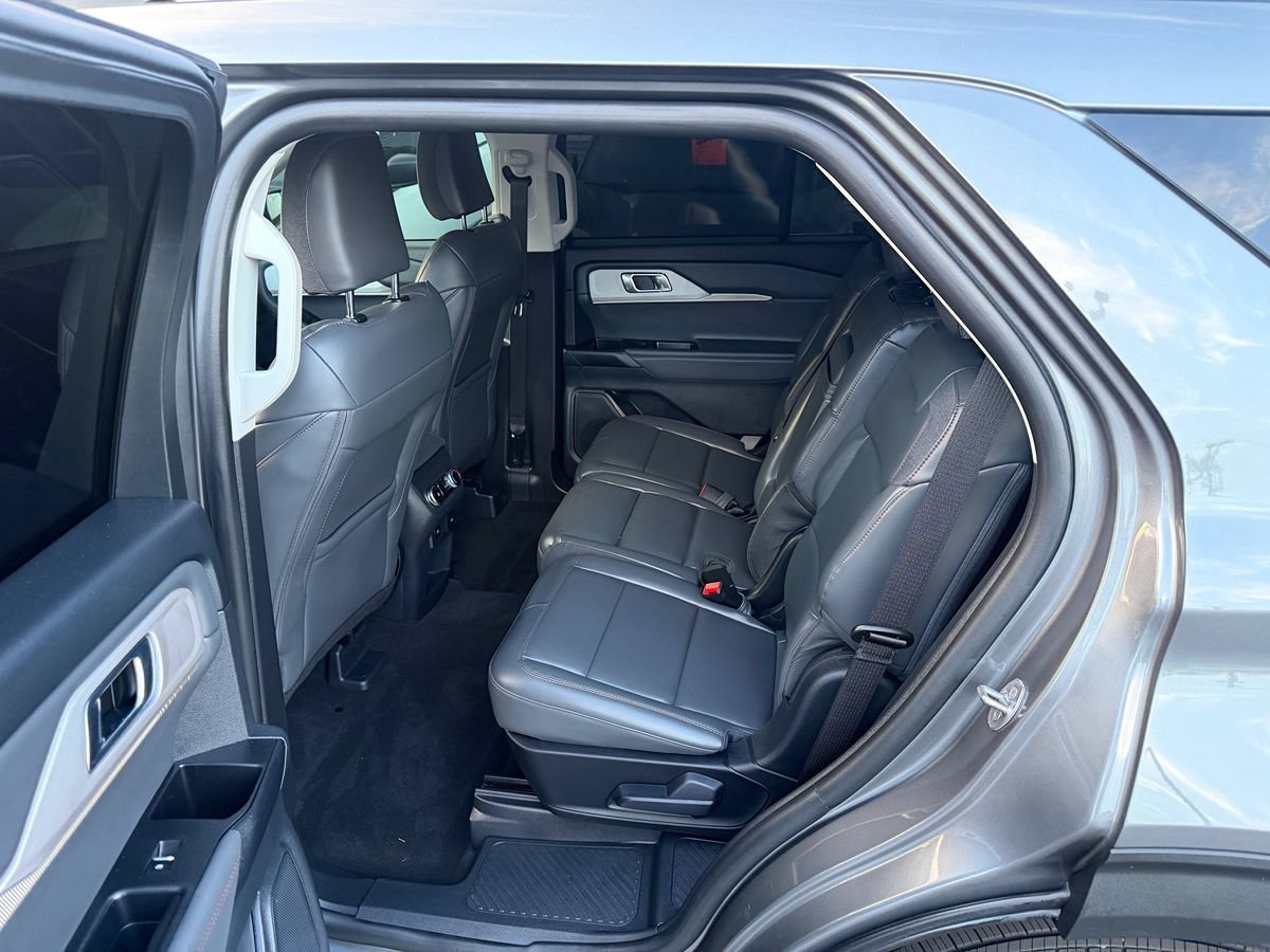 Used 2025 Ford Explorer Active w/ Active Comfort Package AWD/4WD image 5