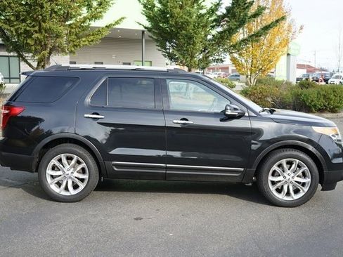 Used 2013 Ford Explorer XLT image 2