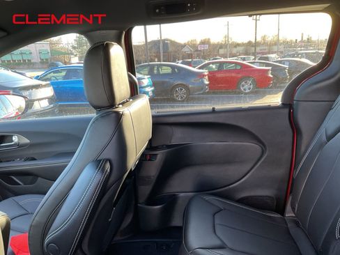 New 2026 Chrysler Pacifica Select image 20