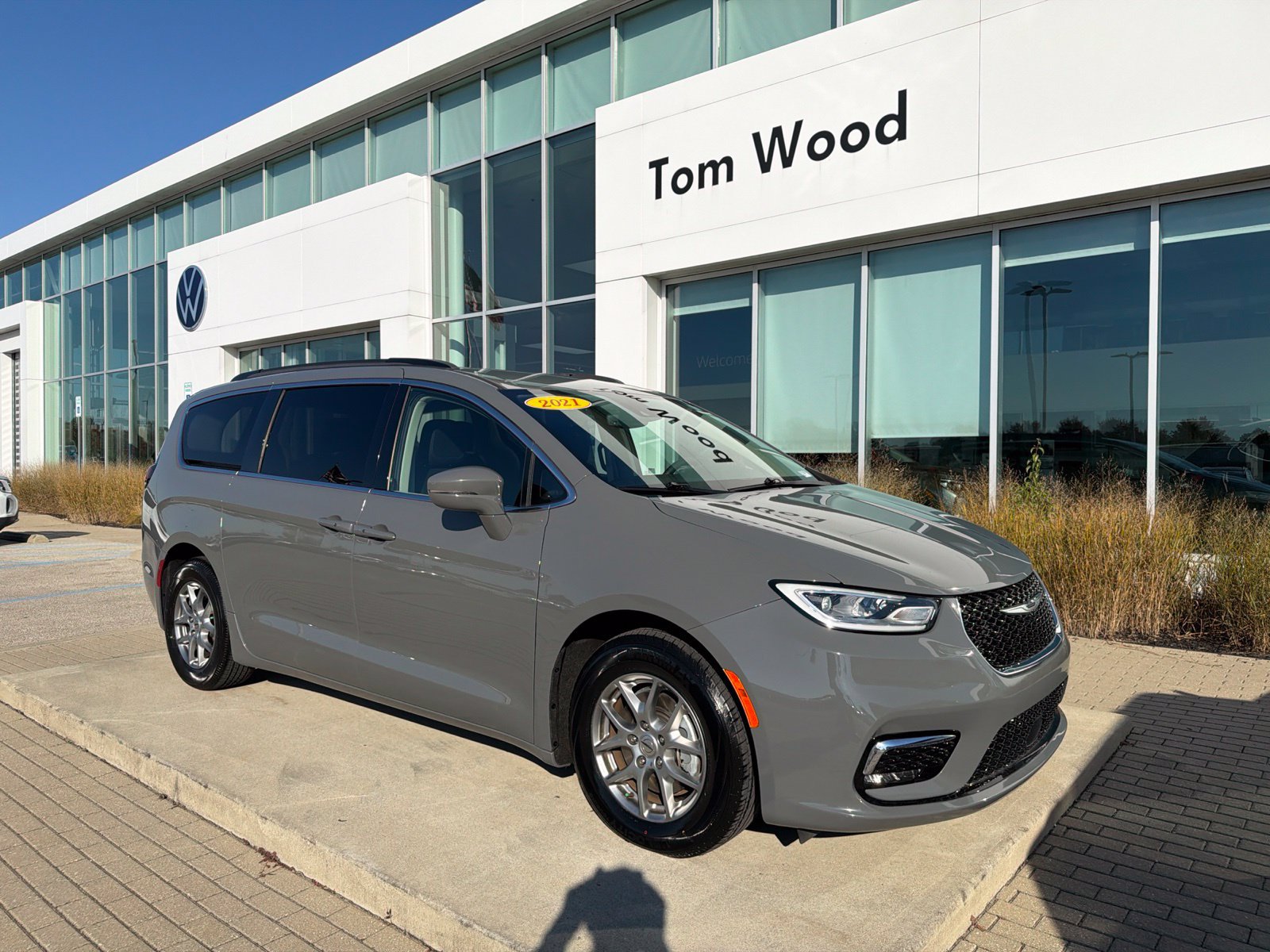 Used 2021 Chrysler Pacifica Touring w/ Cold Weather Group FWD image 59